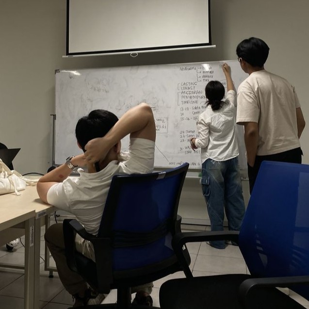 La misma información registrada en papel, WhatsApp y Excel